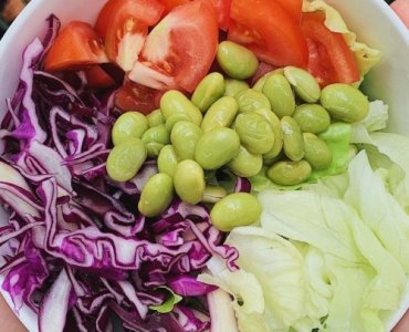 Zdrowo w drodze: sprytne posiłki i przekąski, które pozwolą ominąć fast foody