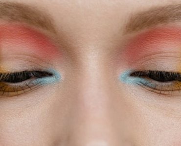 Efekt wow w świetle dnia: proste triki na makijaż, który wygląda świeżo i naturalnie