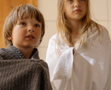 Zamiast 'jak było w szkole?': 33 pytania, które rozkręcą rozmowę z dzieckiem po lekcjach