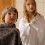 Zamiast 'jak było w szkole?': 33 pytania, które rozkręcą rozmowę z dzieckiem po lekcjach
