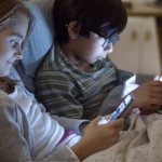 Telefon w rodzinie bez stresu: jak stworzyć zasady, które działają (i wszyscy ich przestrzegają)