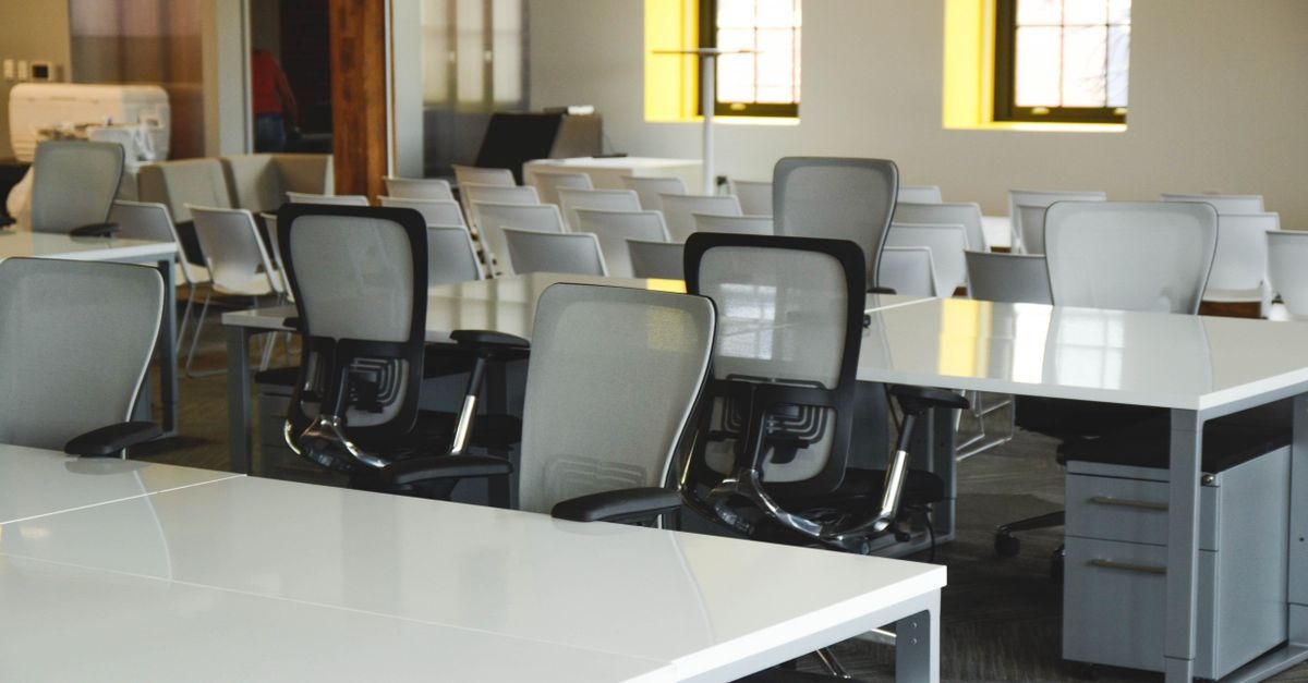 Coworking czy biuro prywatne - co wybrać dla zespołu 3–10 osób?