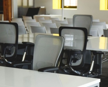 Coworking czy biuro prywatne - co wybrać dla zespołu 3–10 osób?